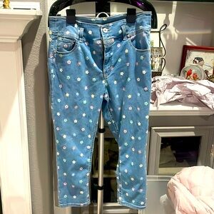 Adorable flower jean capris